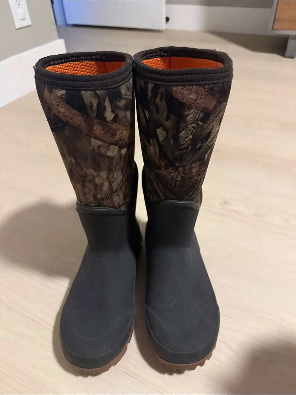 Bogs Men’s Black Rubber & Camo Pull-On Rain Boots with Orange Lining